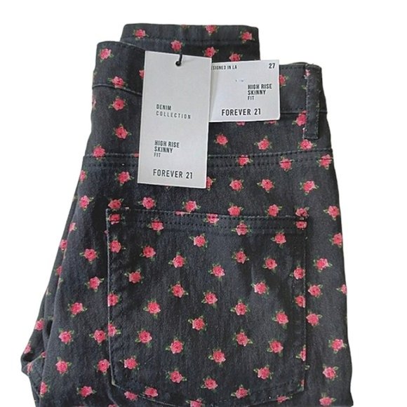 Forever 21 Black with Red Roses High-Rise Skinny-Fit Jeans Size 8 - Picture 1 of 8
